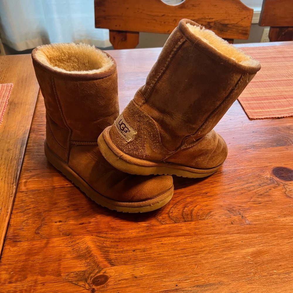 UGG Kids Classic II Boot in Chestnut - Sz 5